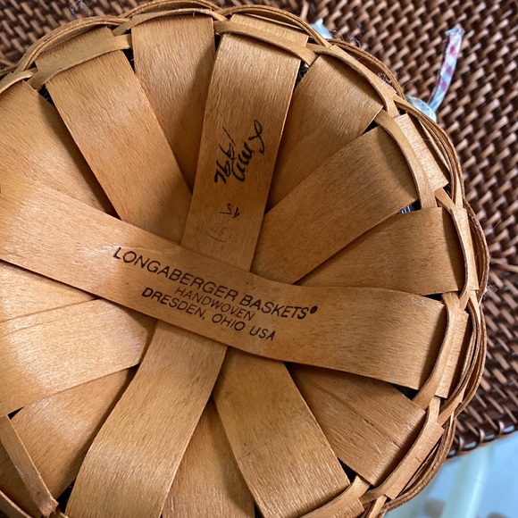 Longaberger Vintage Woven Basket w Handle and liner - Picture 5 of 6